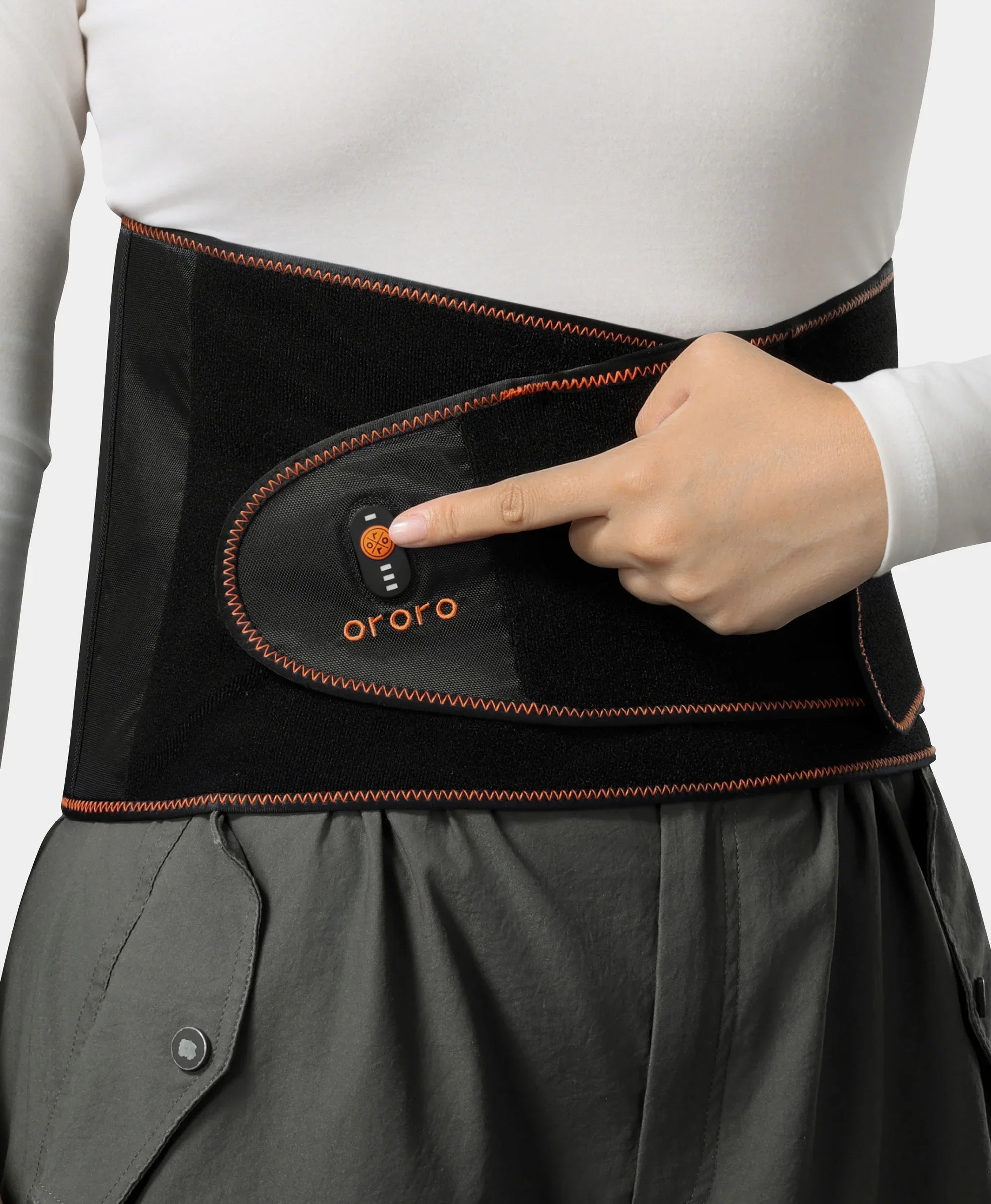 Model with the waist back (front view)
