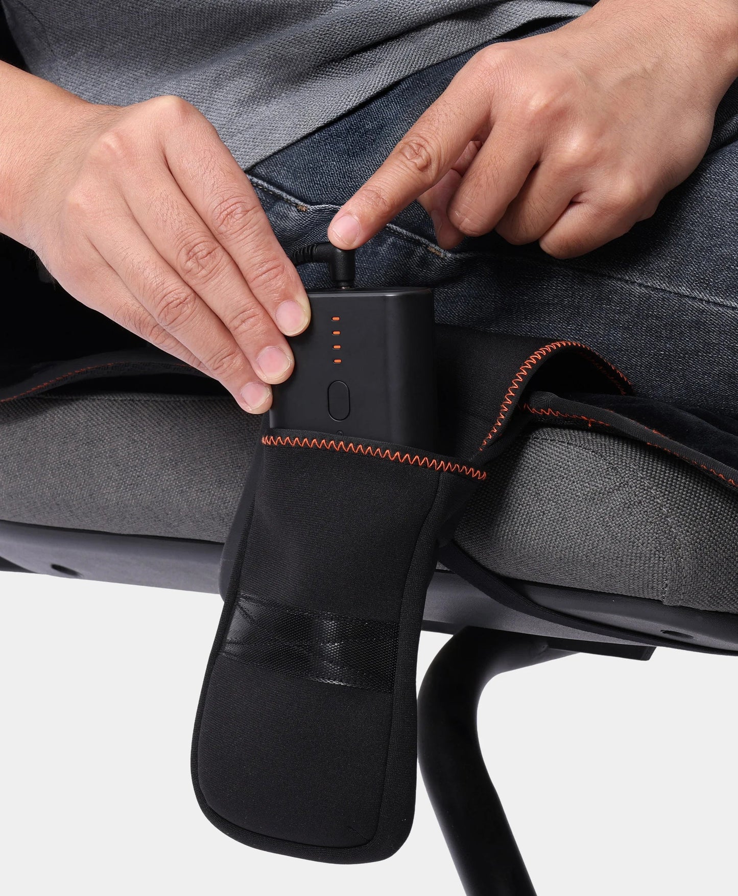 Side battery pouch: usage scenarios display